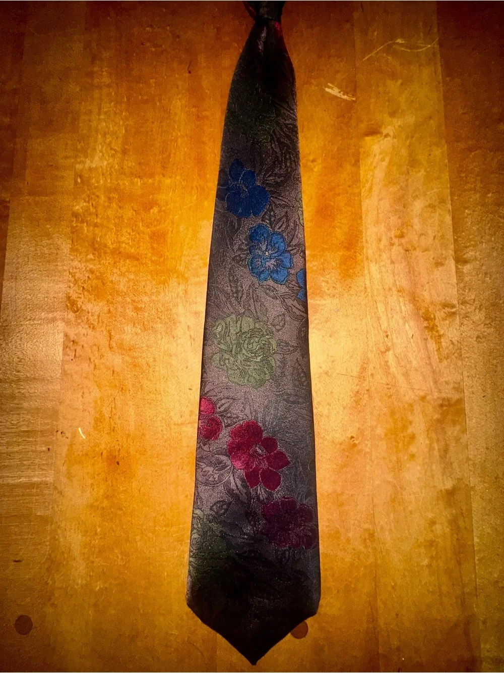 Stunning gray floral tie